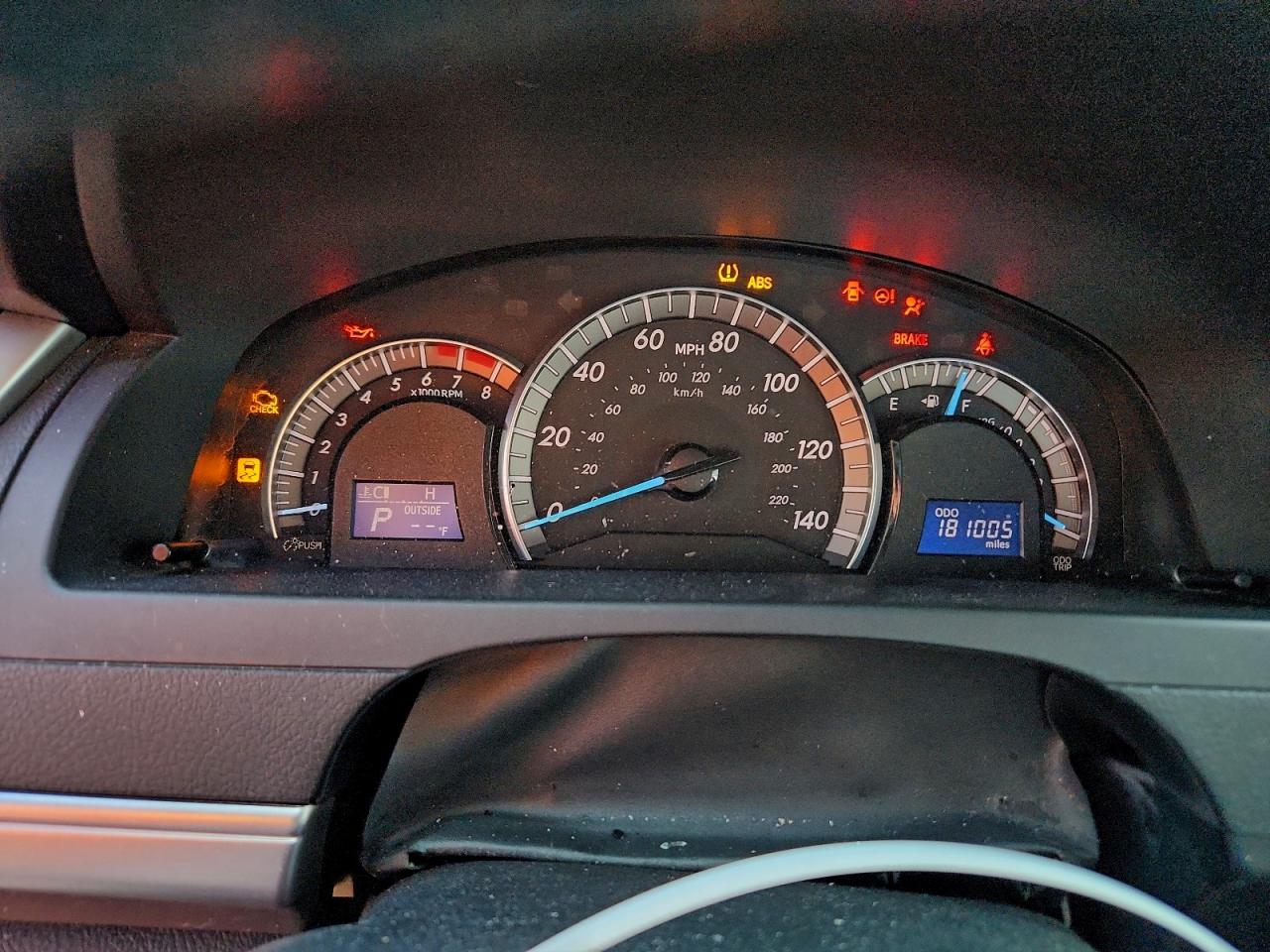 2013 TOYOTA CAMRY SE photo 9
