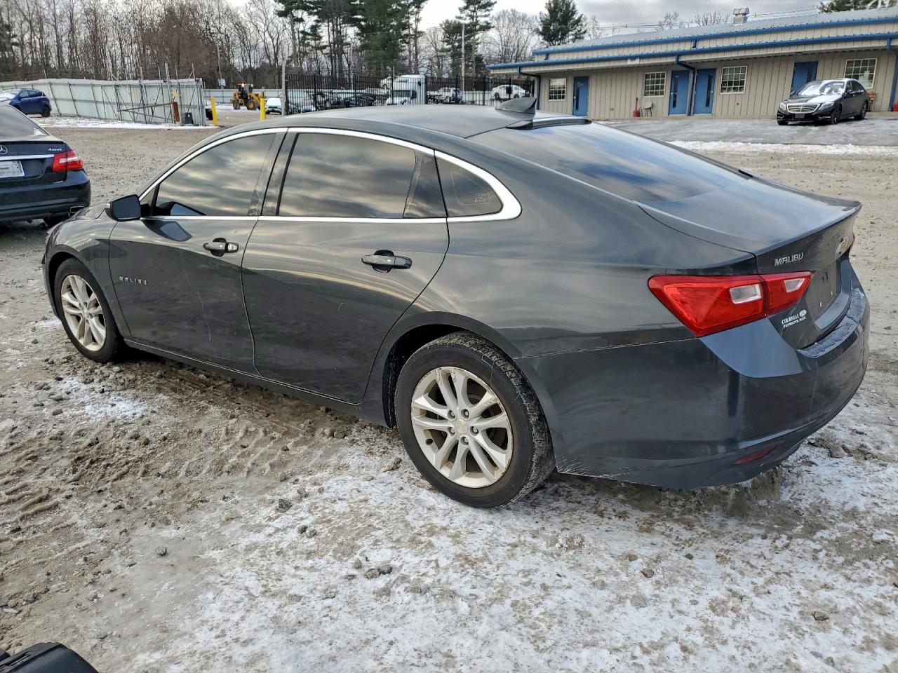 2016 CHEVROLET MALIBU LT photo 2