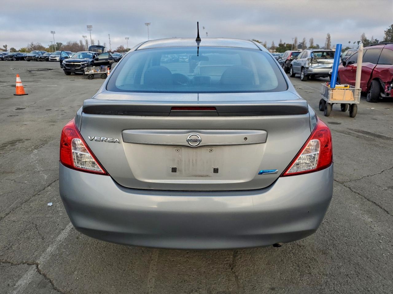 2014 NISSAN VERSA S photo 6
