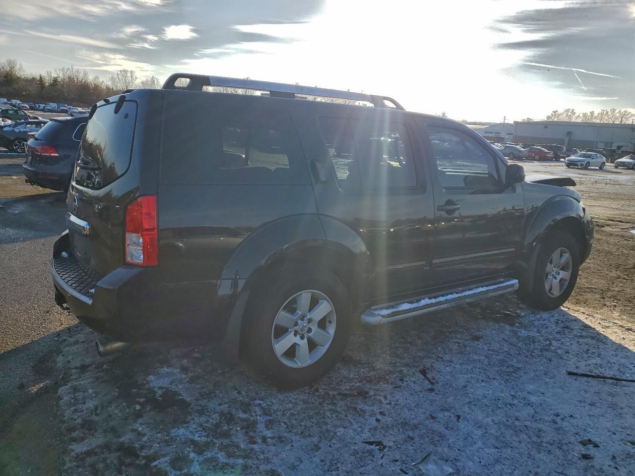 2011 NISSAN PATHFINDER S photo 3