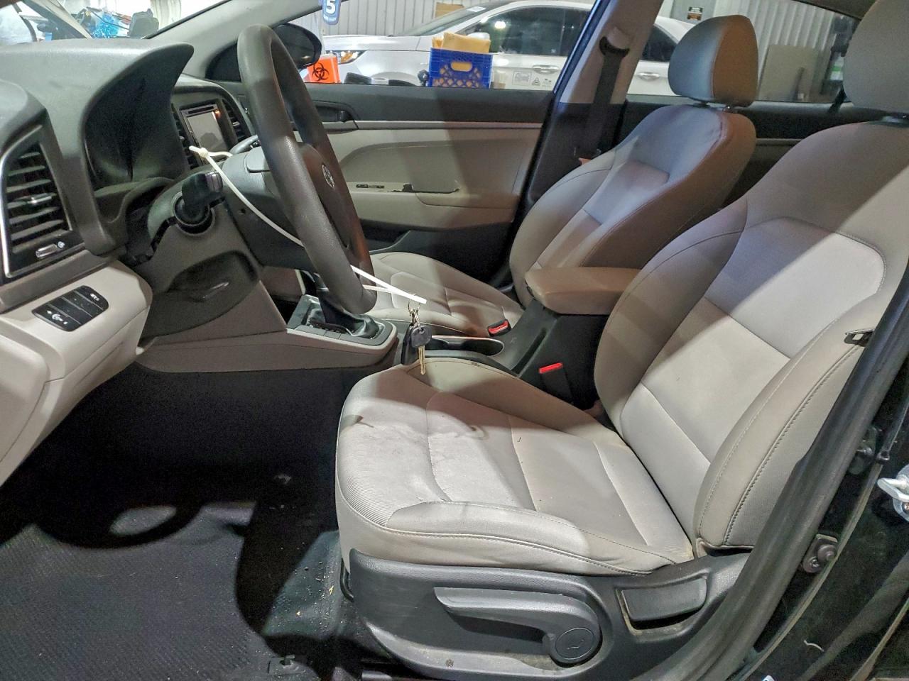 2017 HYUNDAI ELANTRA SE photo 7