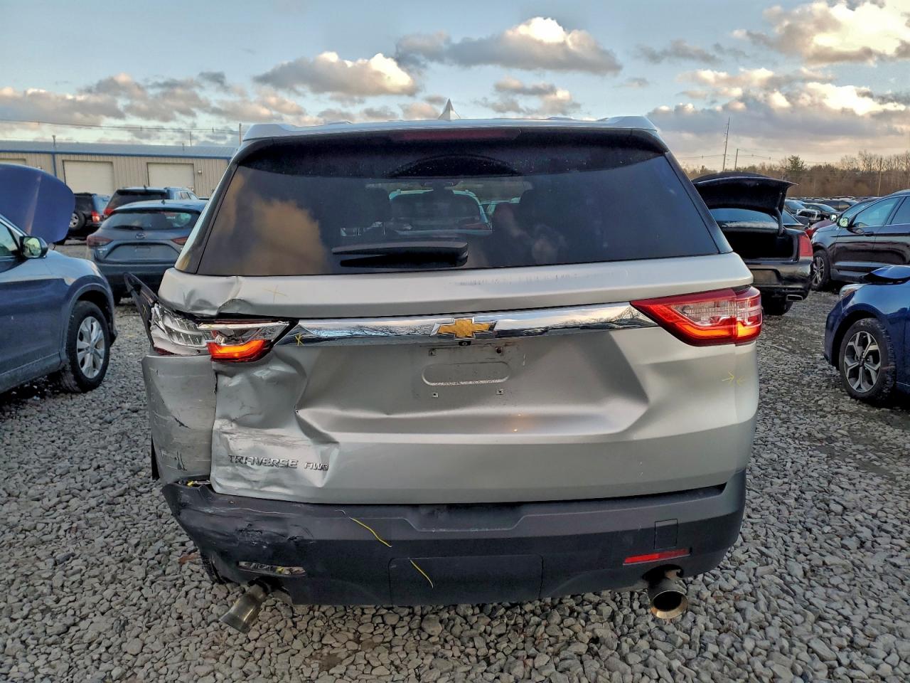 2020 CHEVROLET TRAVERSE LS photo 6