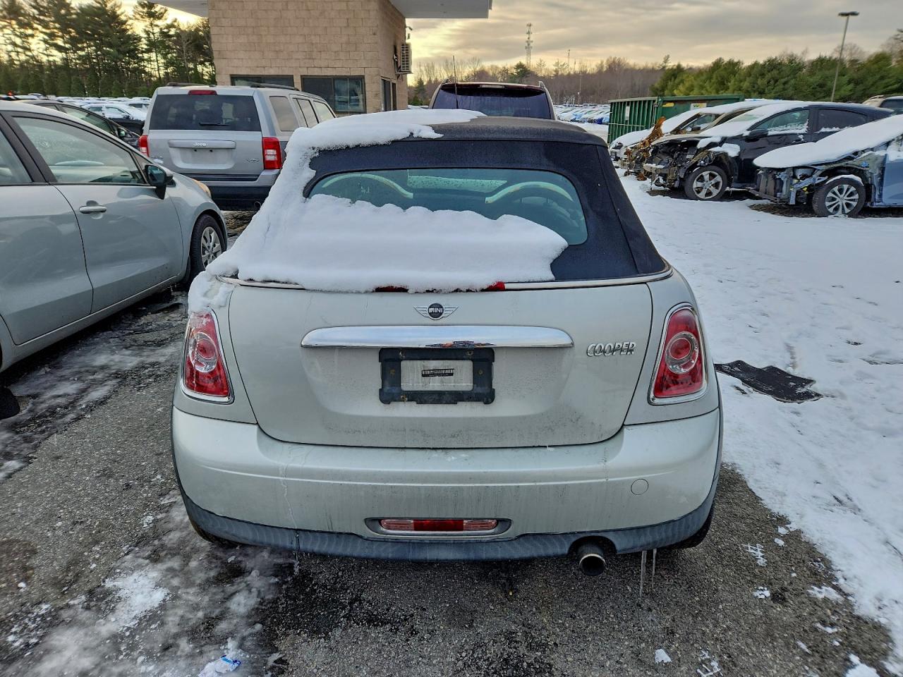 2011 MINI COOPER photo 6