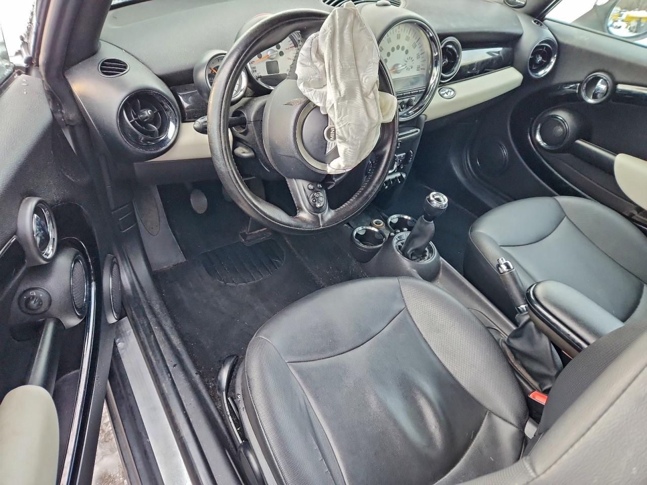 2011 MINI COOPER photo 8