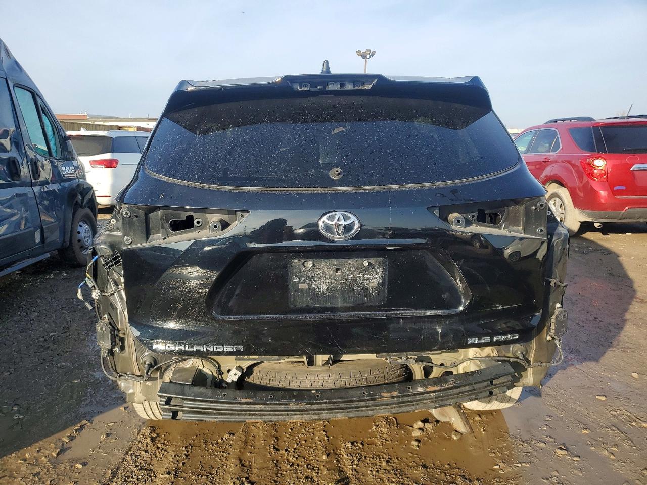 2021 TOYOTA HIGHLANDER XLE photo 6