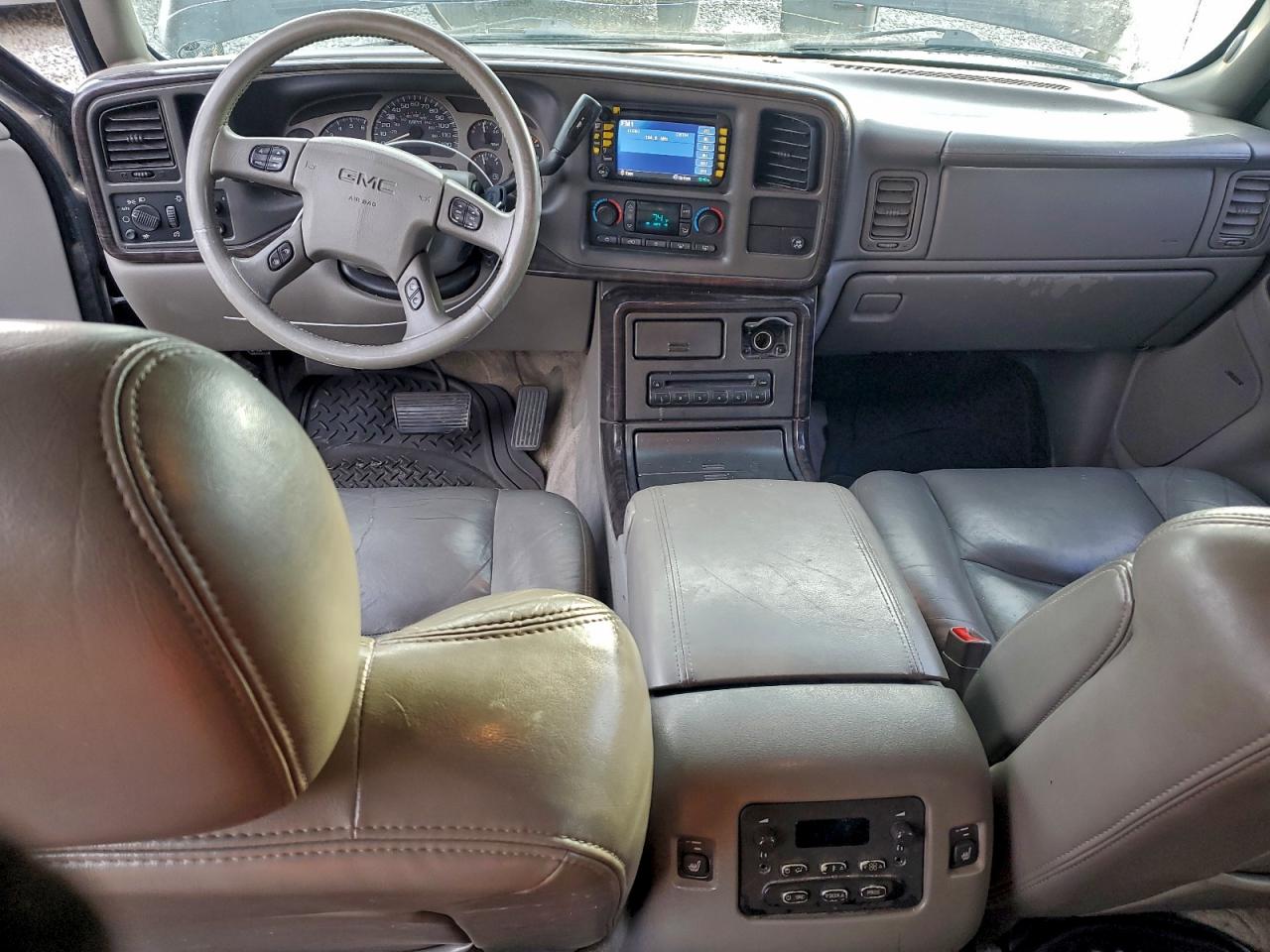 2003 GMC YUKON DENALI photo 8