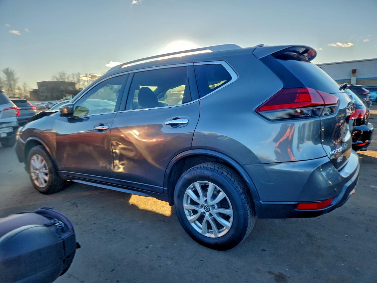 2019 NISSAN ROGUE S photo 2