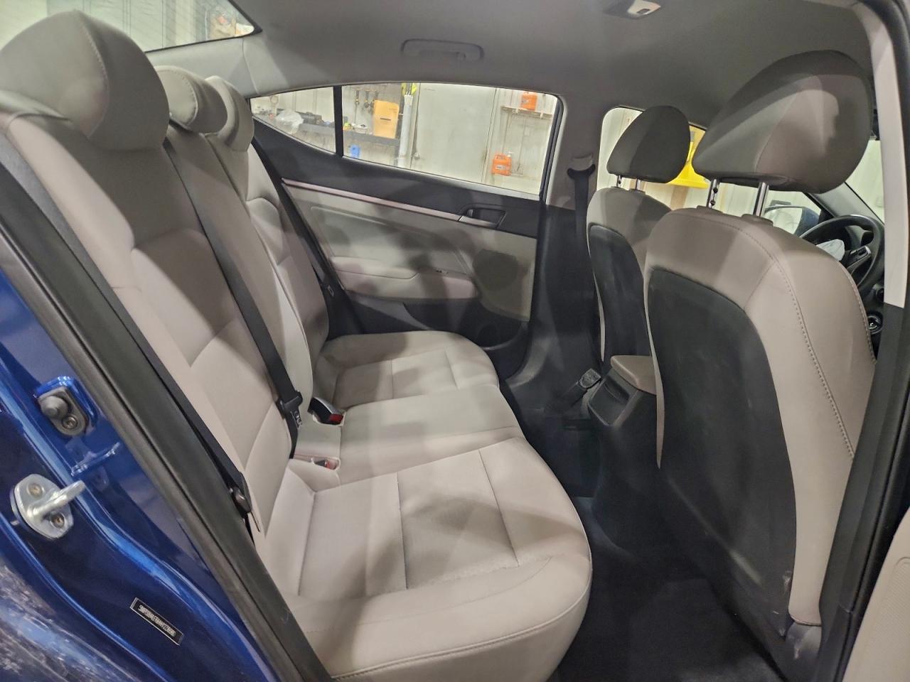 2017 HYUNDAI ELANTRA SE photo 10