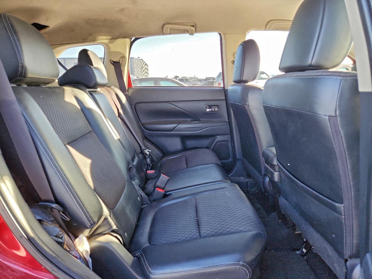 2015 MITSUBISHI OUTLANDER SE photo 11