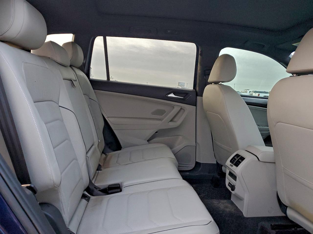 2024 VOLKSWAGEN TIGUAN SEL R-LINE BLACK photo 19