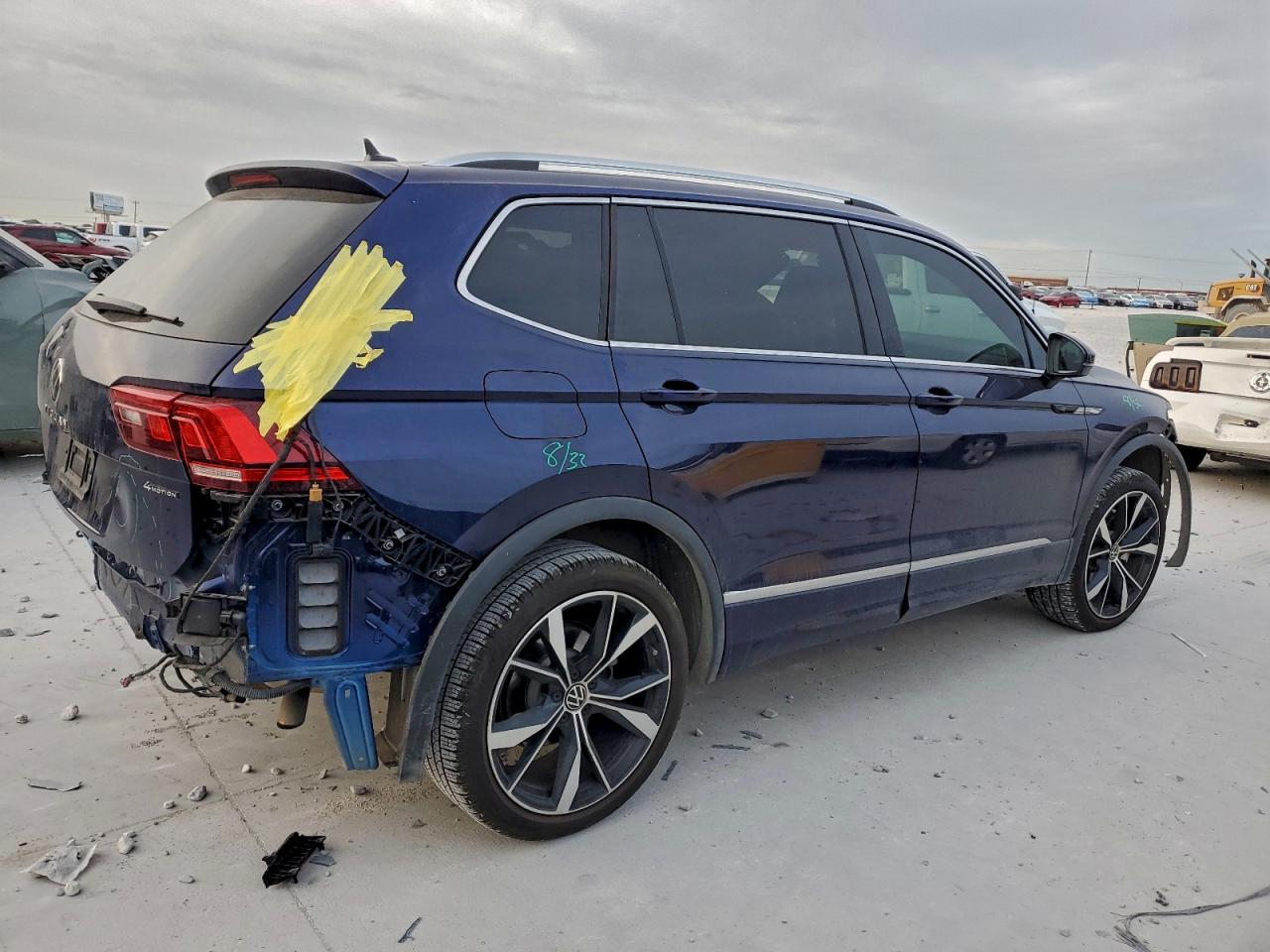 2024 VOLKSWAGEN TIGUAN SEL R-LINE BLACK photo 5