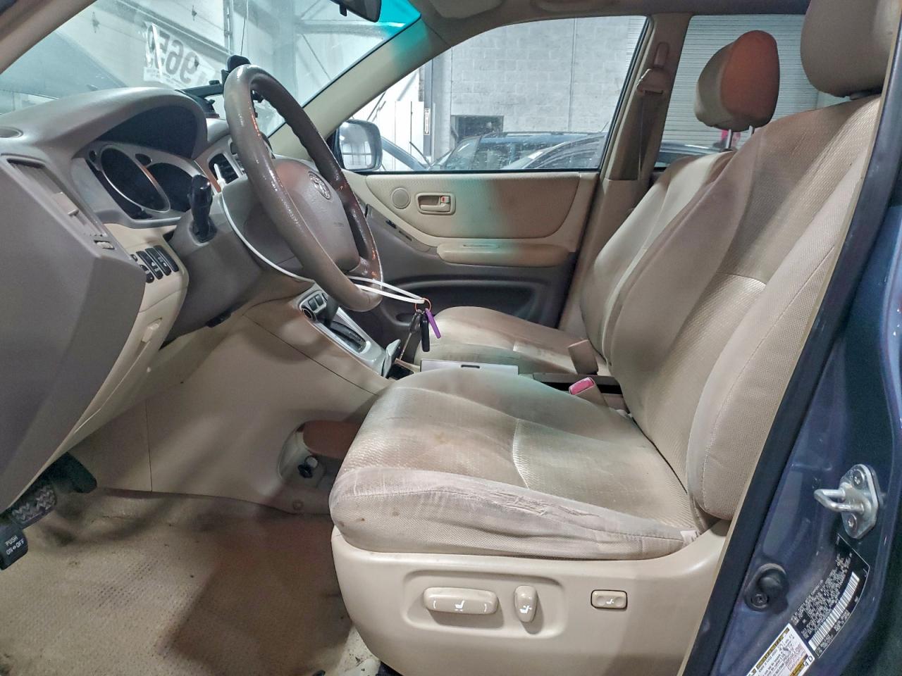 2004 TOYOTA HIGHLANDER photo 13