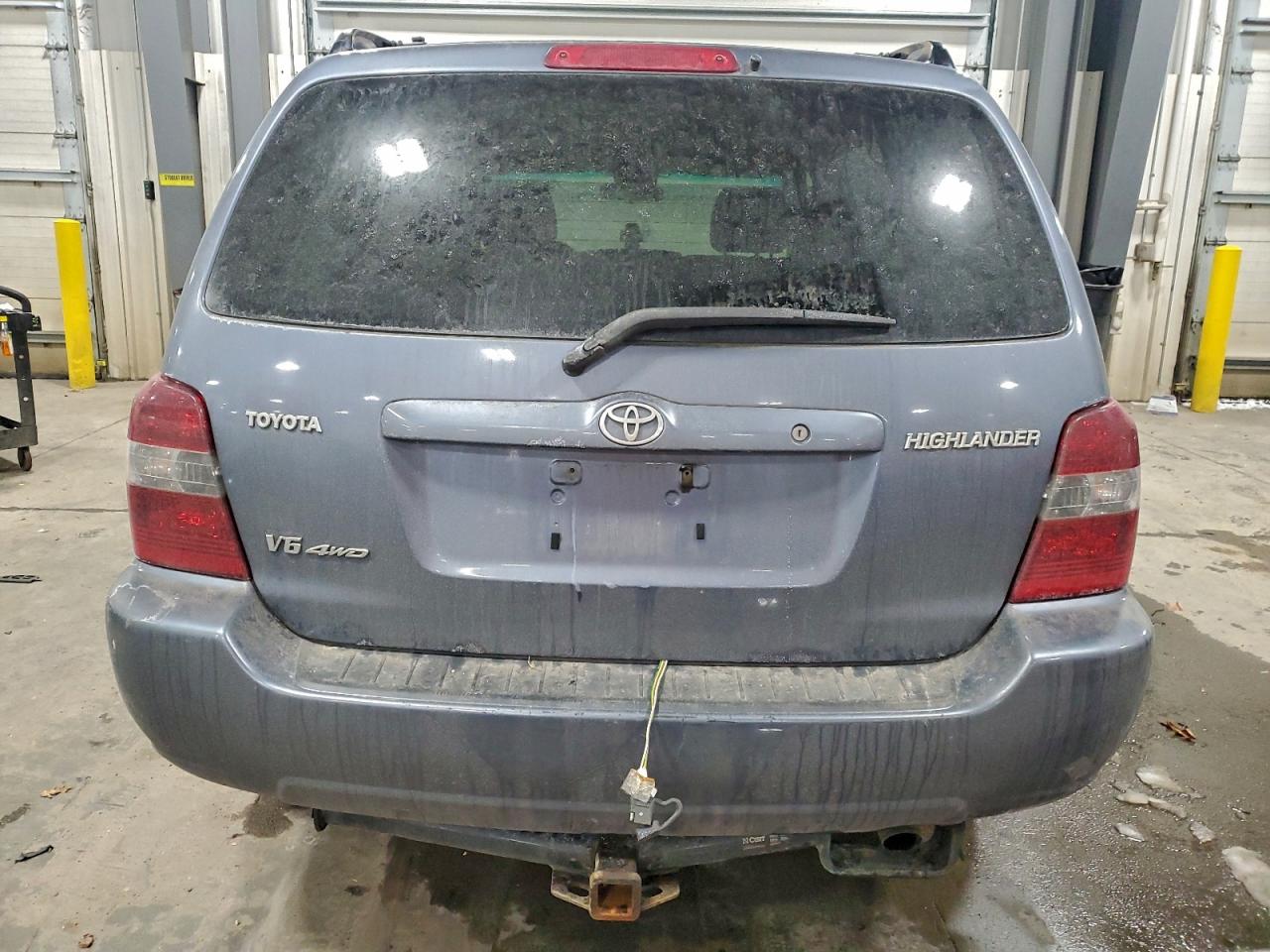 2004 TOYOTA HIGHLANDER photo 11