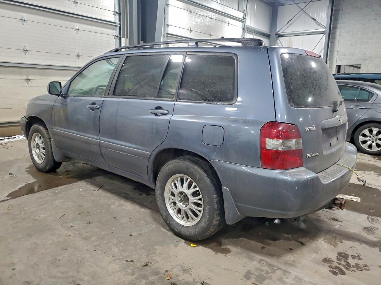 2004 TOYOTA HIGHLANDER photo 3