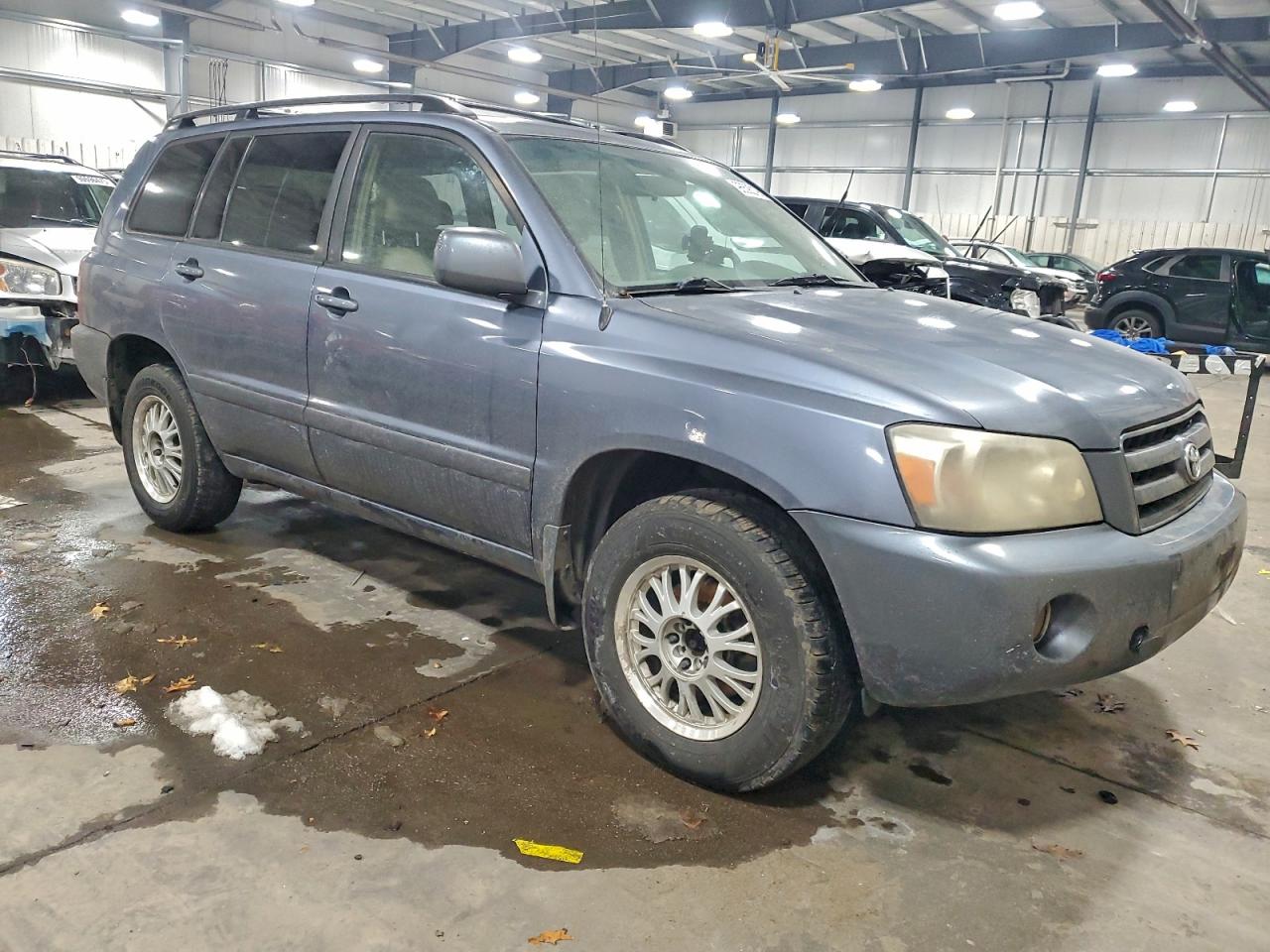 2004 TOYOTA HIGHLANDER photo 7