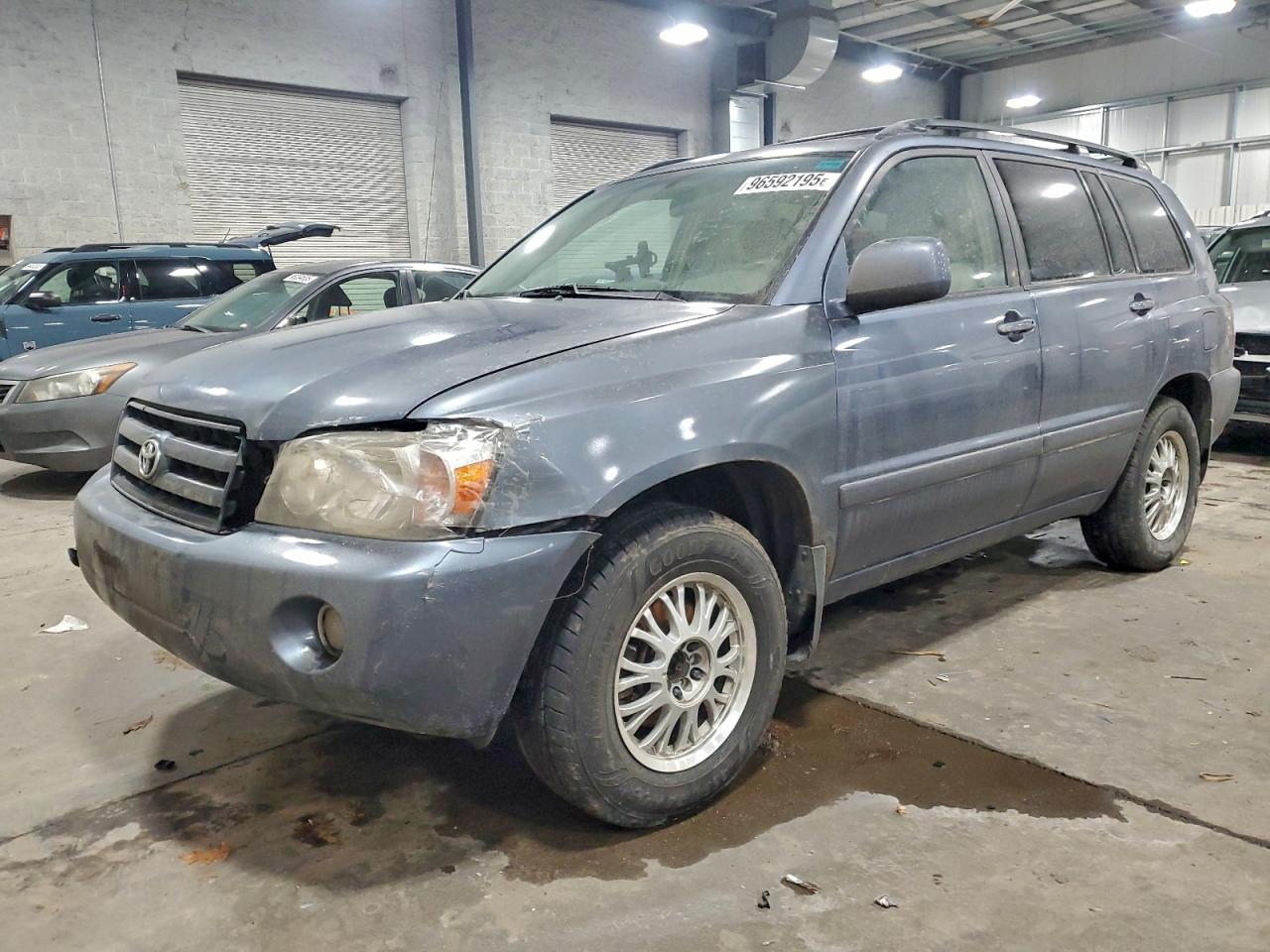 2004 TOYOTA HIGHLANDER