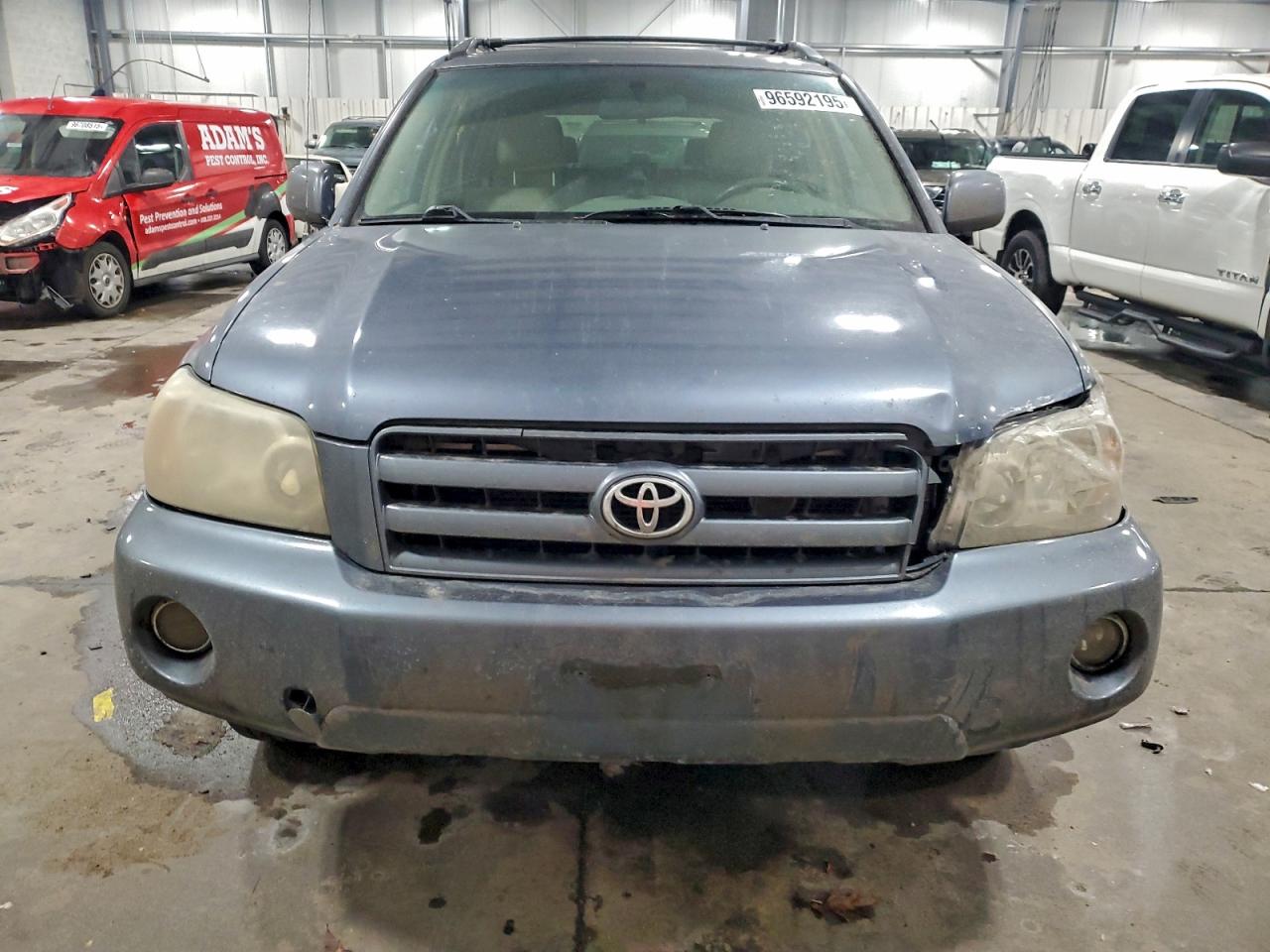 2004 TOYOTA HIGHLANDER photo 9