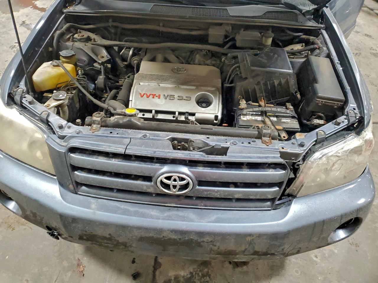 2004 TOYOTA HIGHLANDER photo 23
