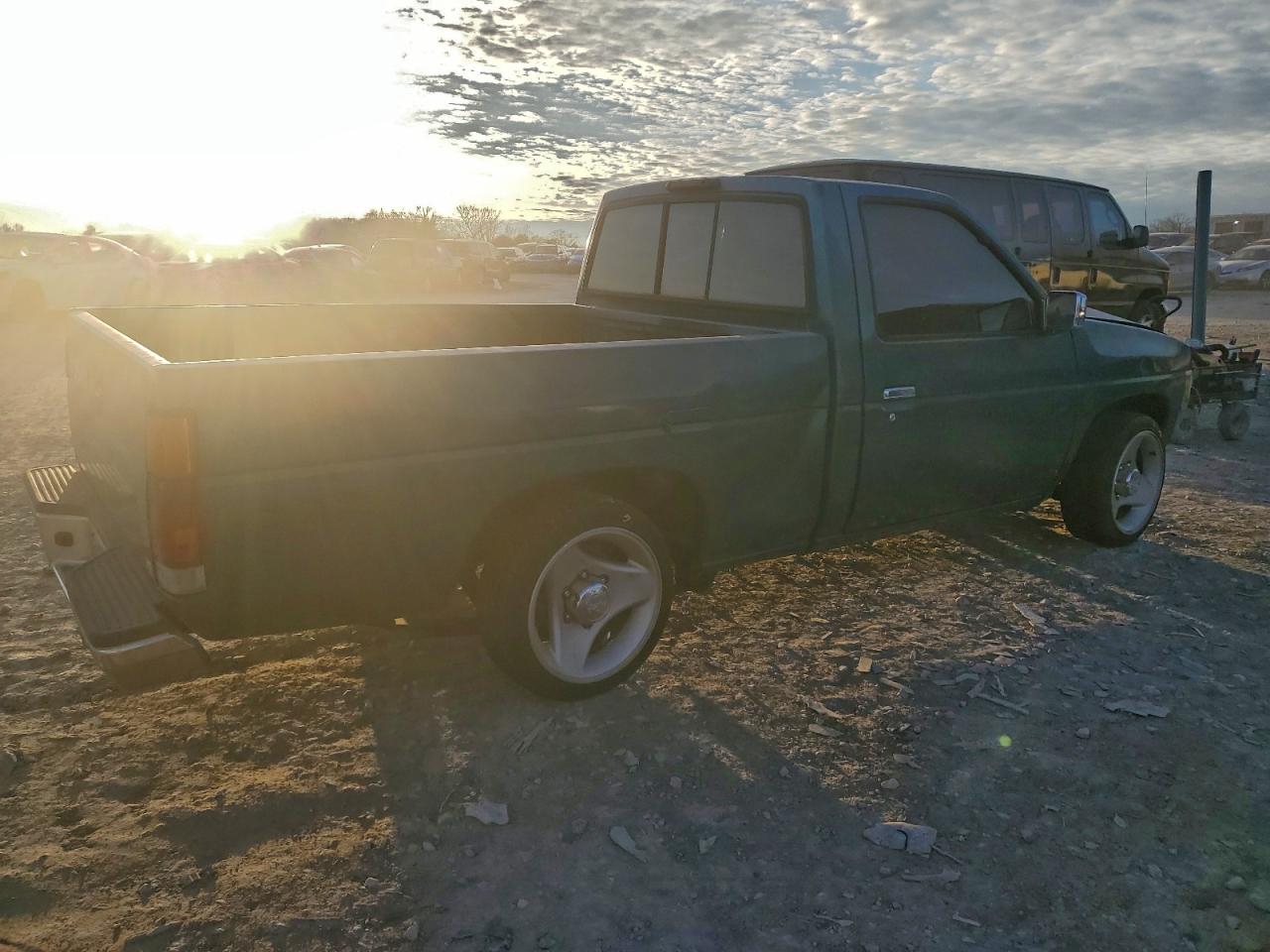 1995 NISSAN TRUCK E/XE photo 3