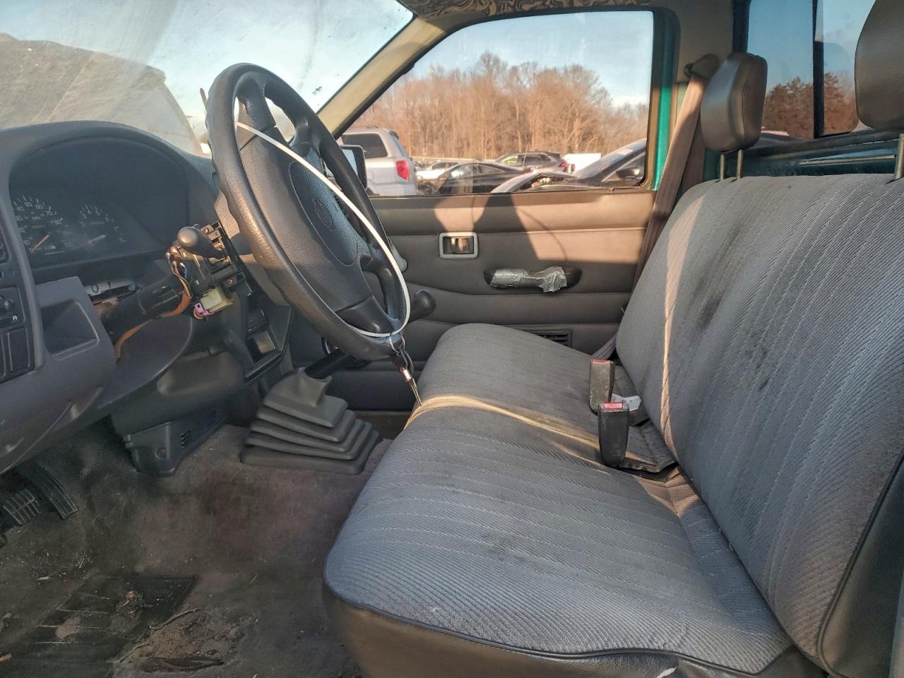 1995 NISSAN TRUCK E/XE photo 7