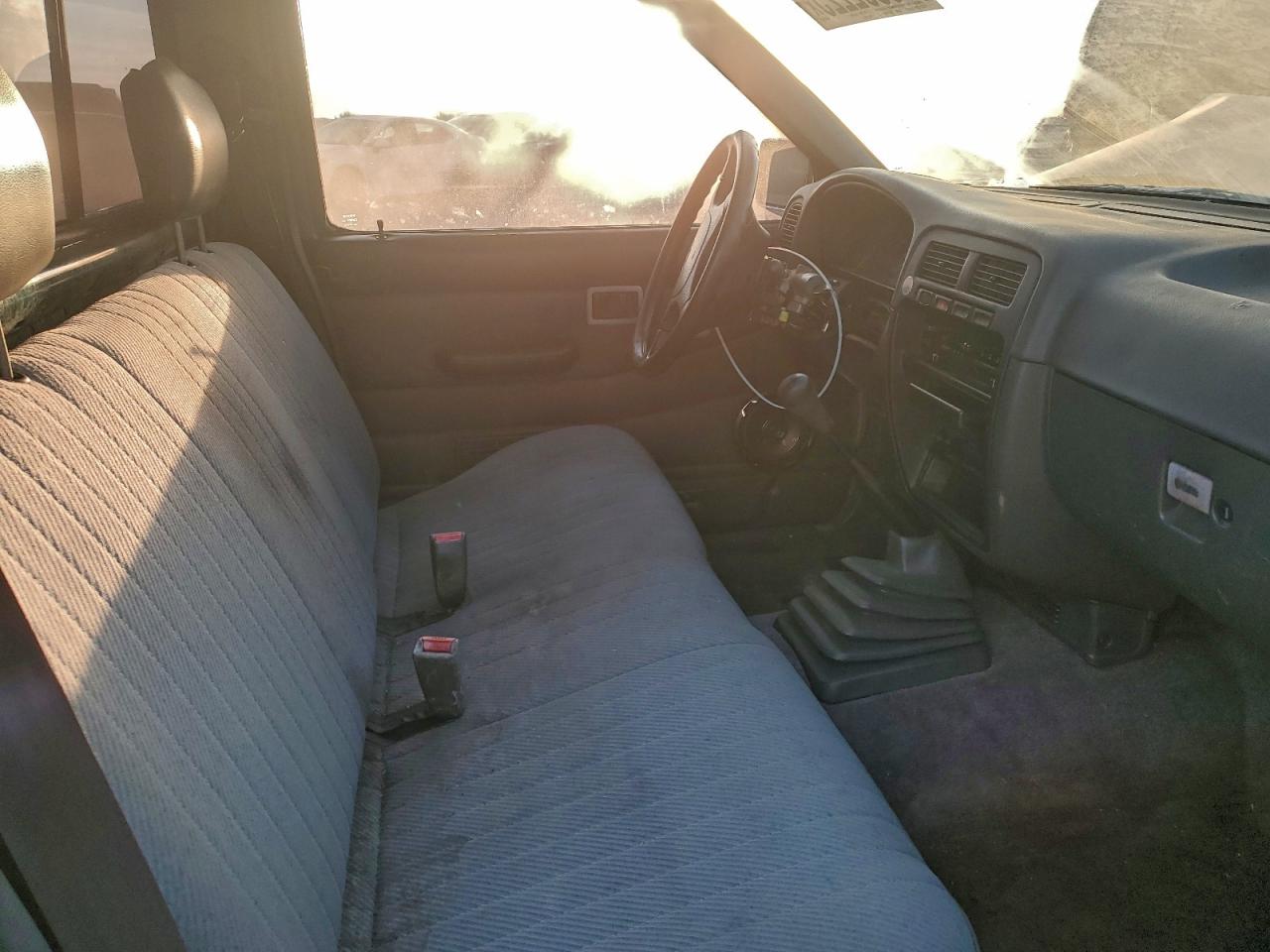 1995 NISSAN TRUCK E/XE photo 10