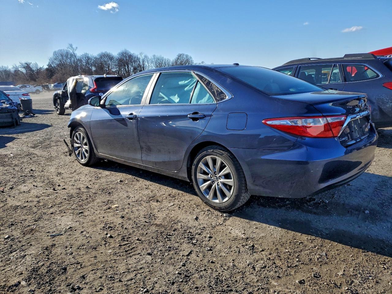 2017 TOYOTA CAMRY XLE photo 2