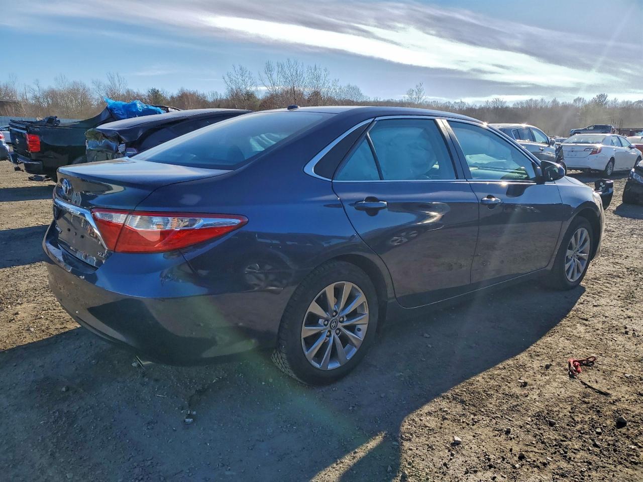 2017 TOYOTA CAMRY XLE photo 3