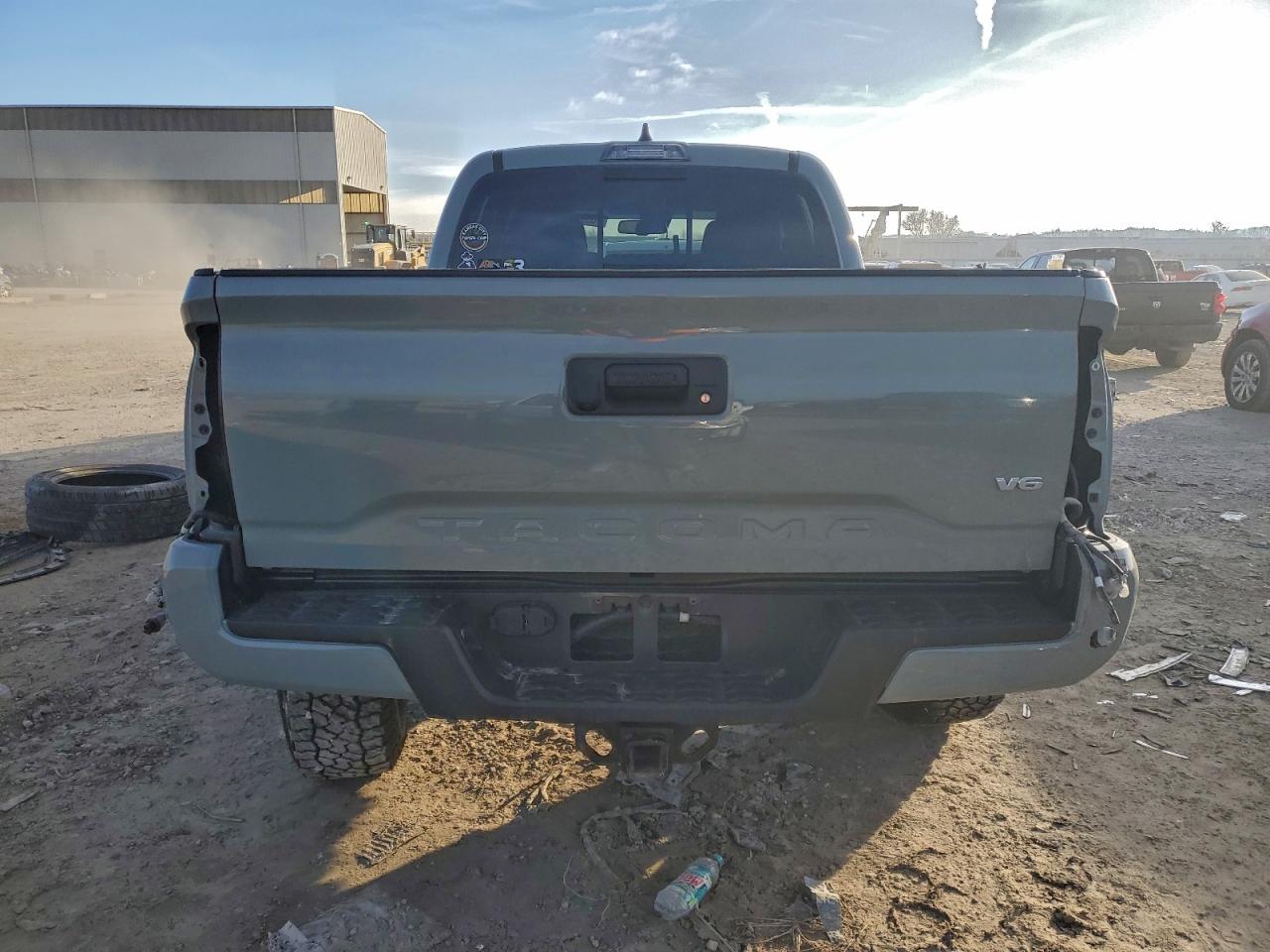 2022 TOYOTA TACOMA TRD OFF-ROAD photo 6