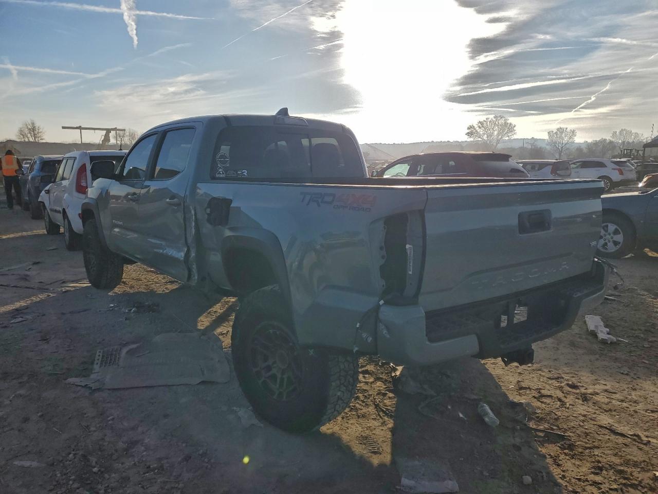 2022 TOYOTA TACOMA TRD OFF-ROAD photo 2
