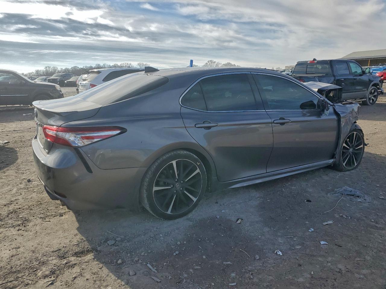 2019 TOYOTA CAMRY XSE photo 3