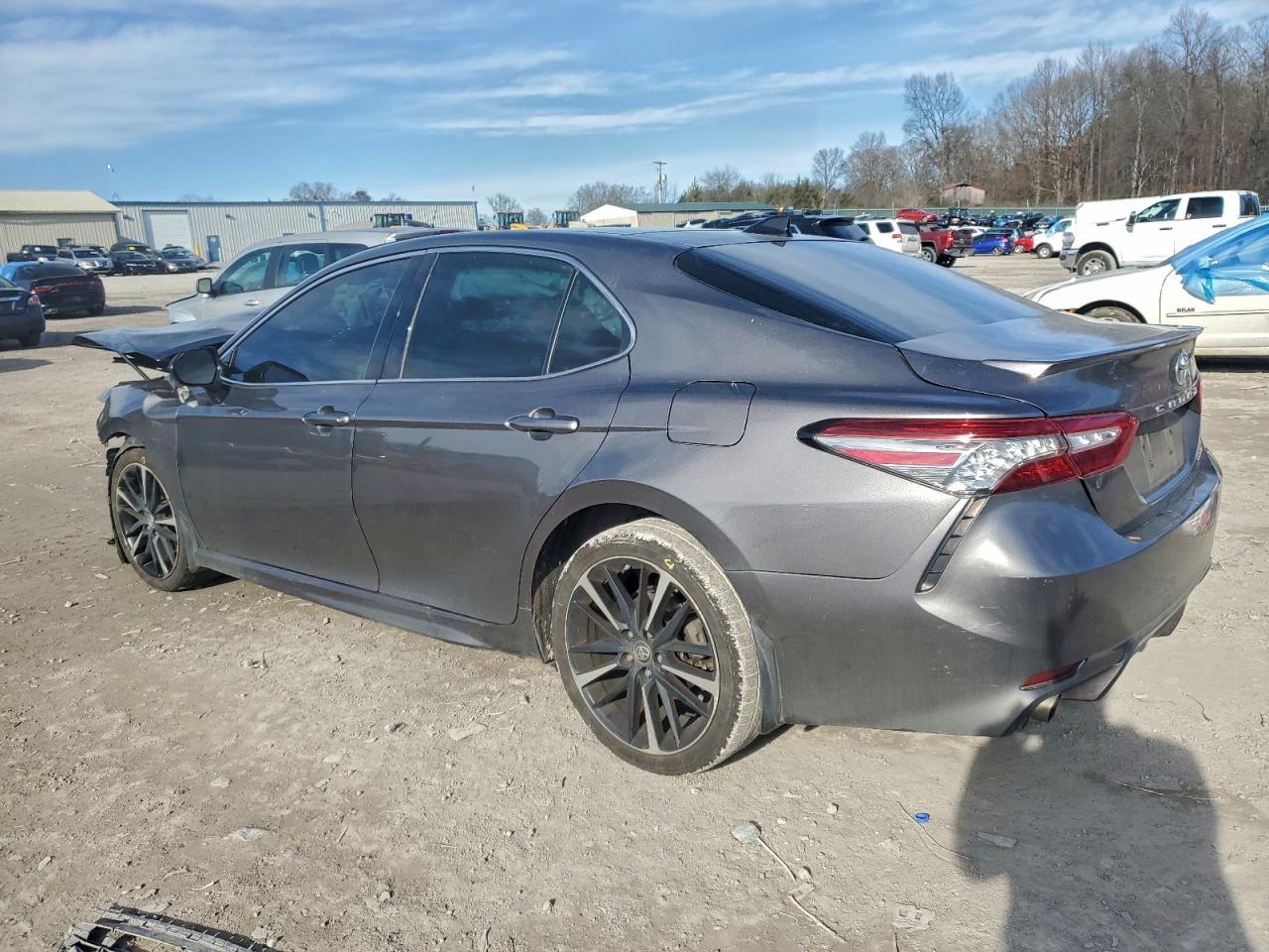 2019 TOYOTA CAMRY XSE photo 2