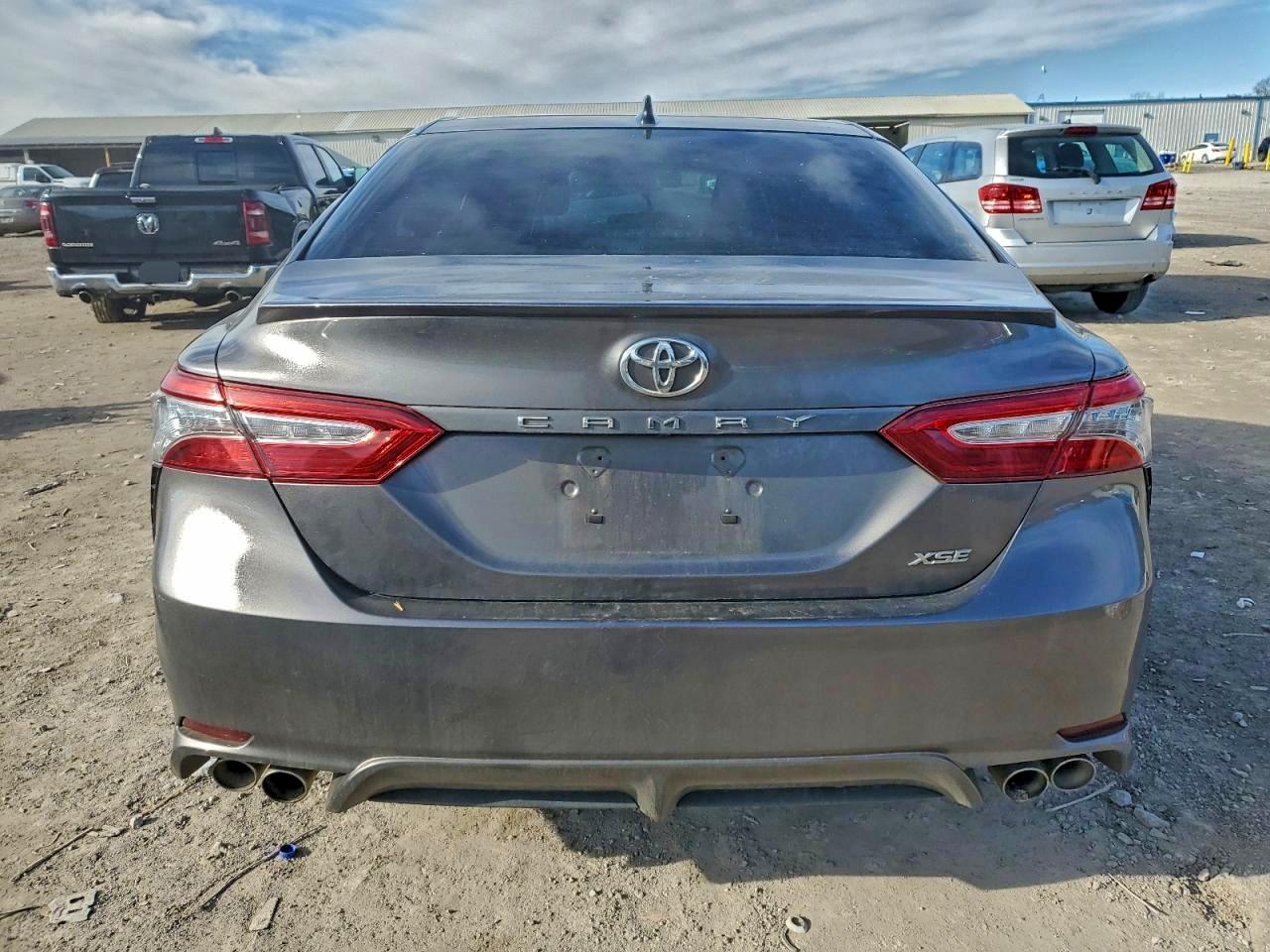 2019 TOYOTA CAMRY XSE photo 6