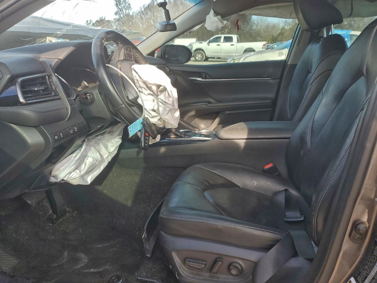 2019 TOYOTA CAMRY XSE photo 7
