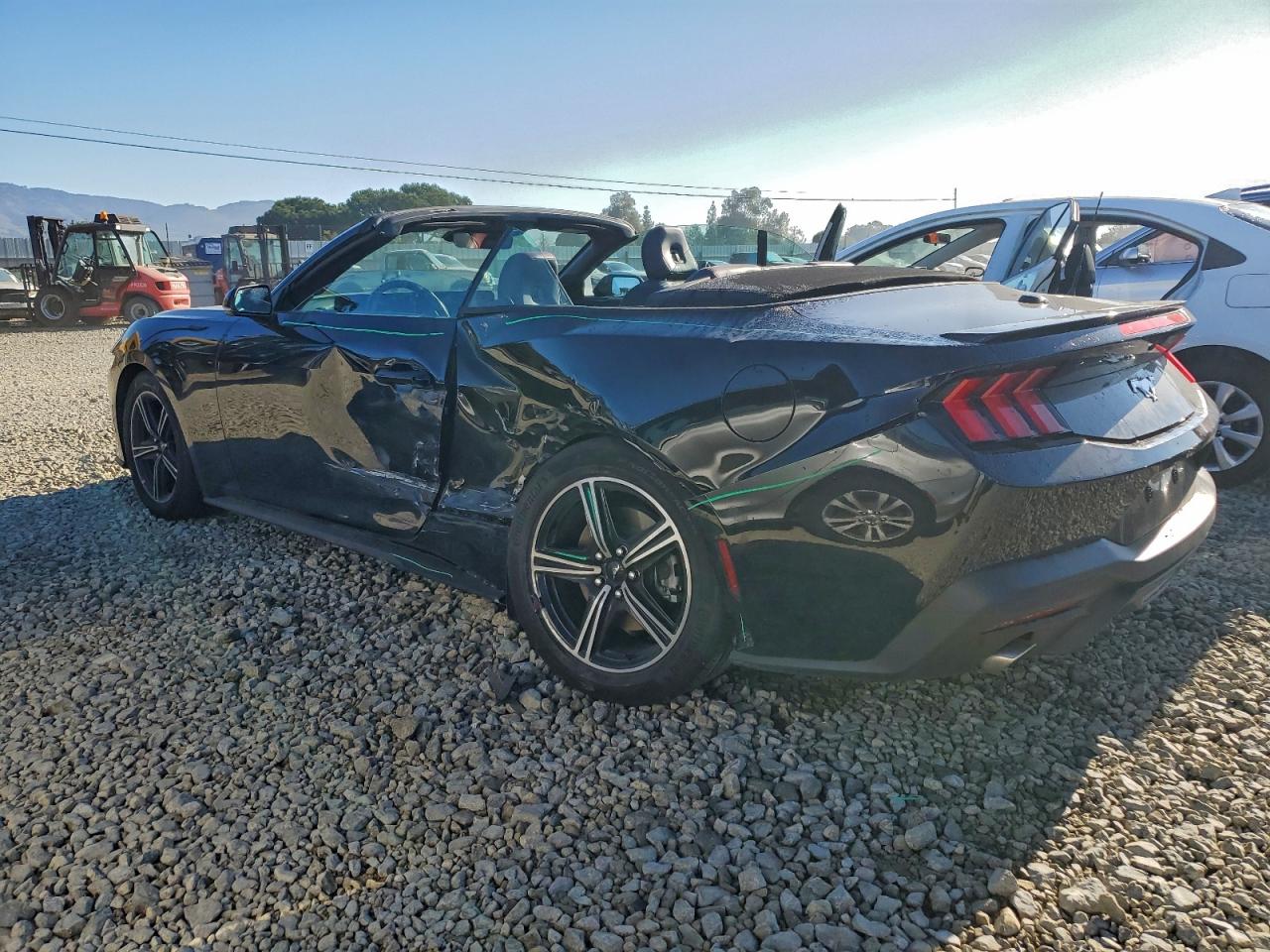 2024 FORD MUSTANG photo 2
