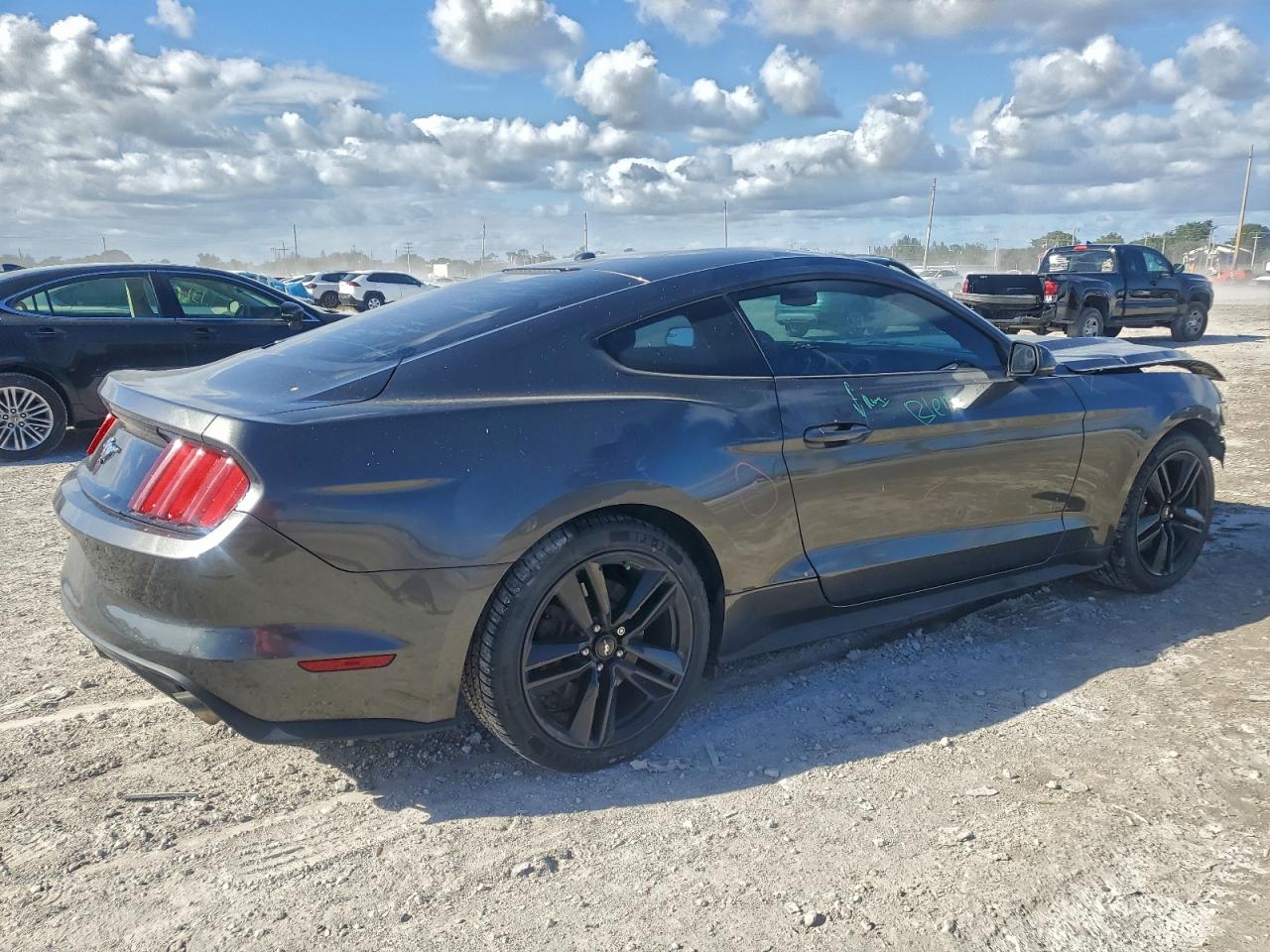 2015 FORD MUSTANG photo 3