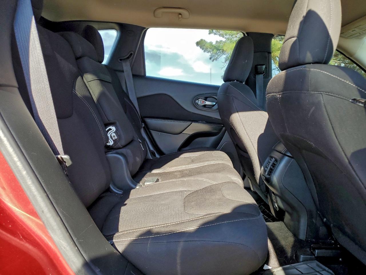2016 JEEP CHEROKEE LATITUDE photo 11