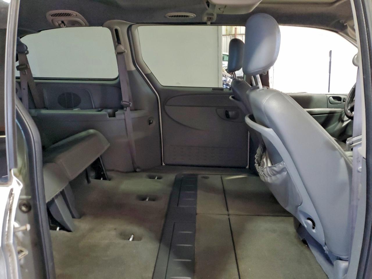2005 CHRYSLER TOWN & COUNTRY TOURING photo 11