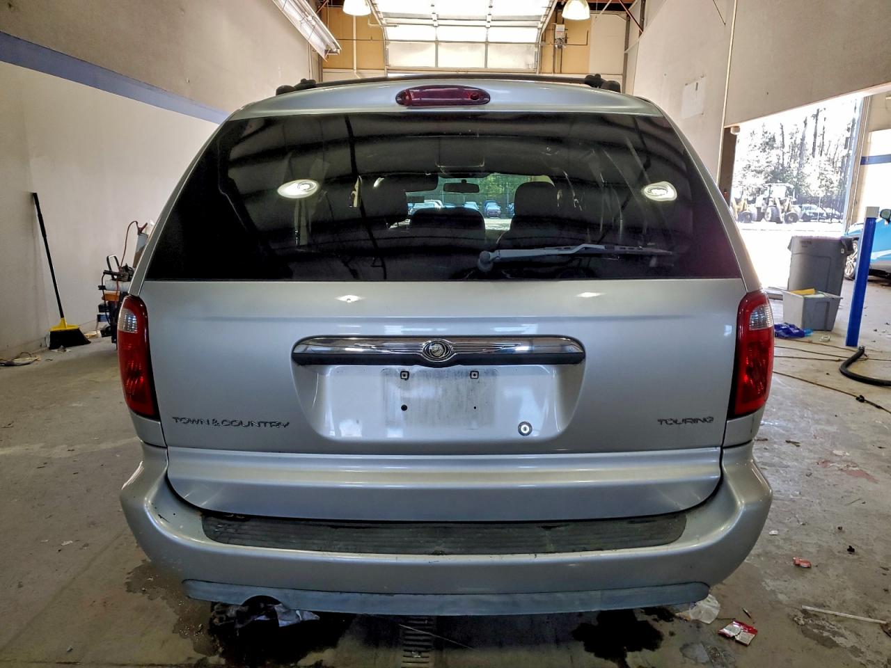 2005 CHRYSLER TOWN & COUNTRY TOURING photo 6