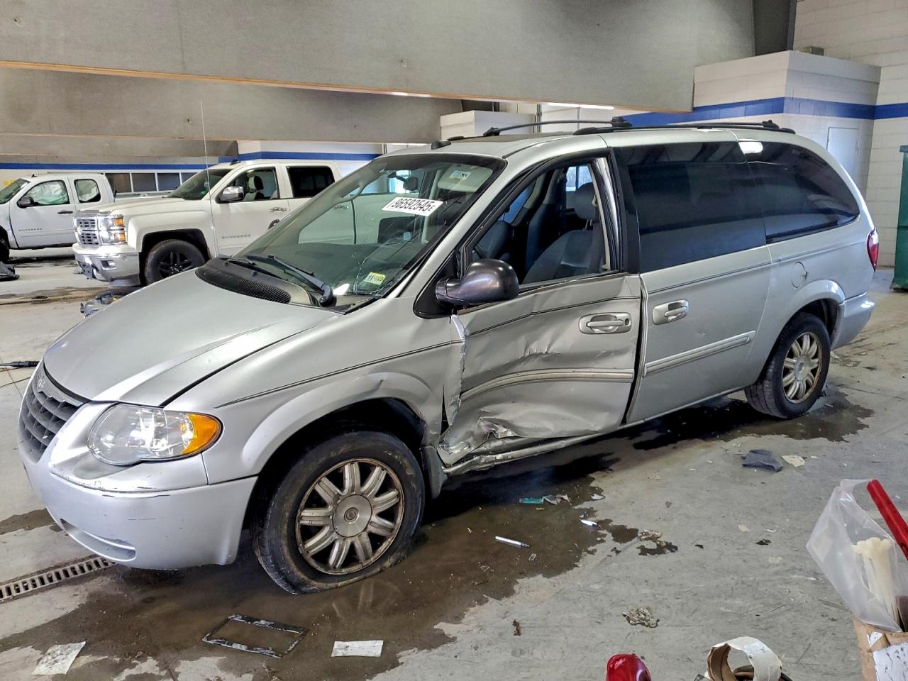 2005 CHRYSLER TOWN & COUNTRY