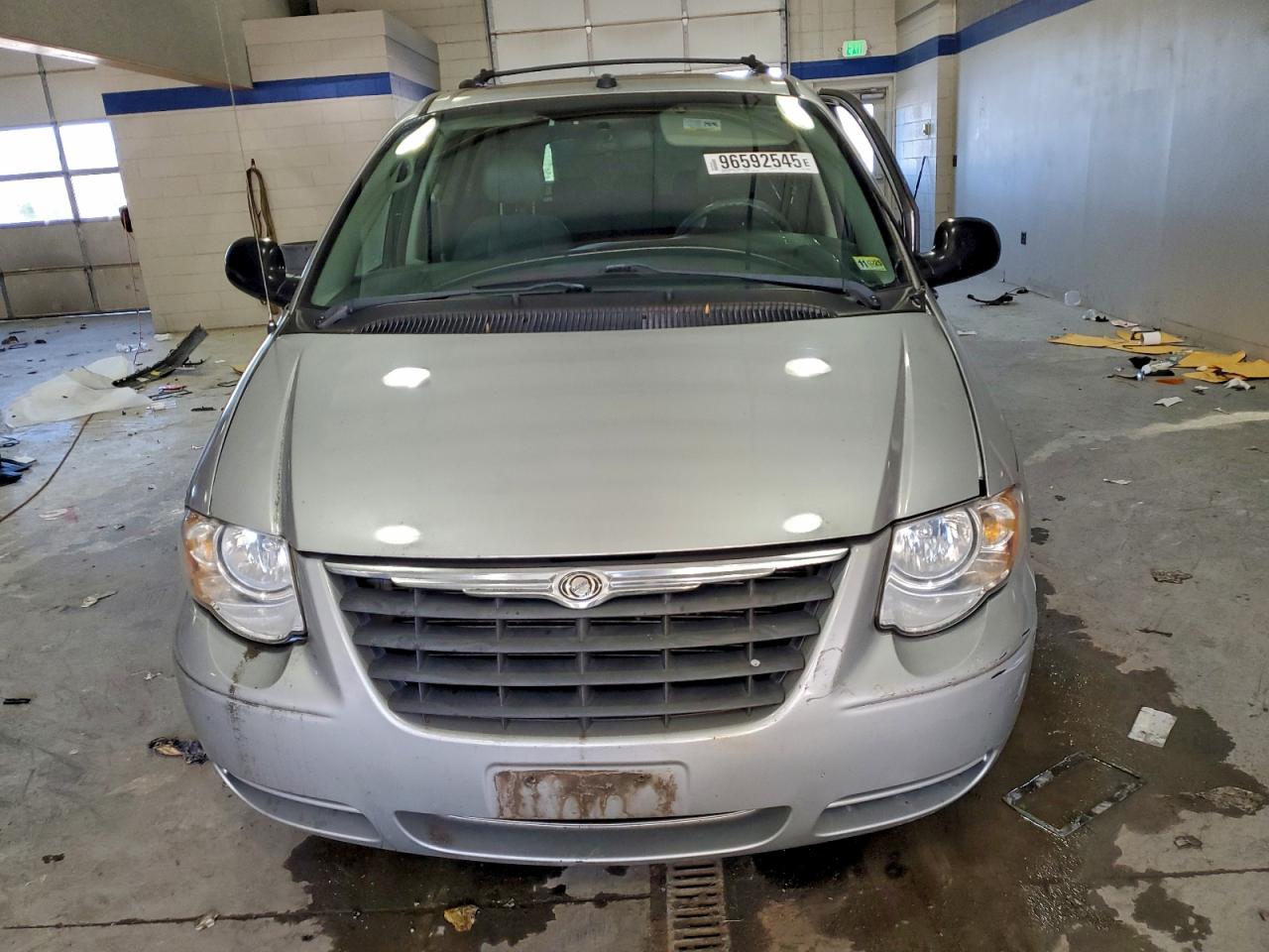2005 CHRYSLER TOWN & COUNTRY TOURING photo 5