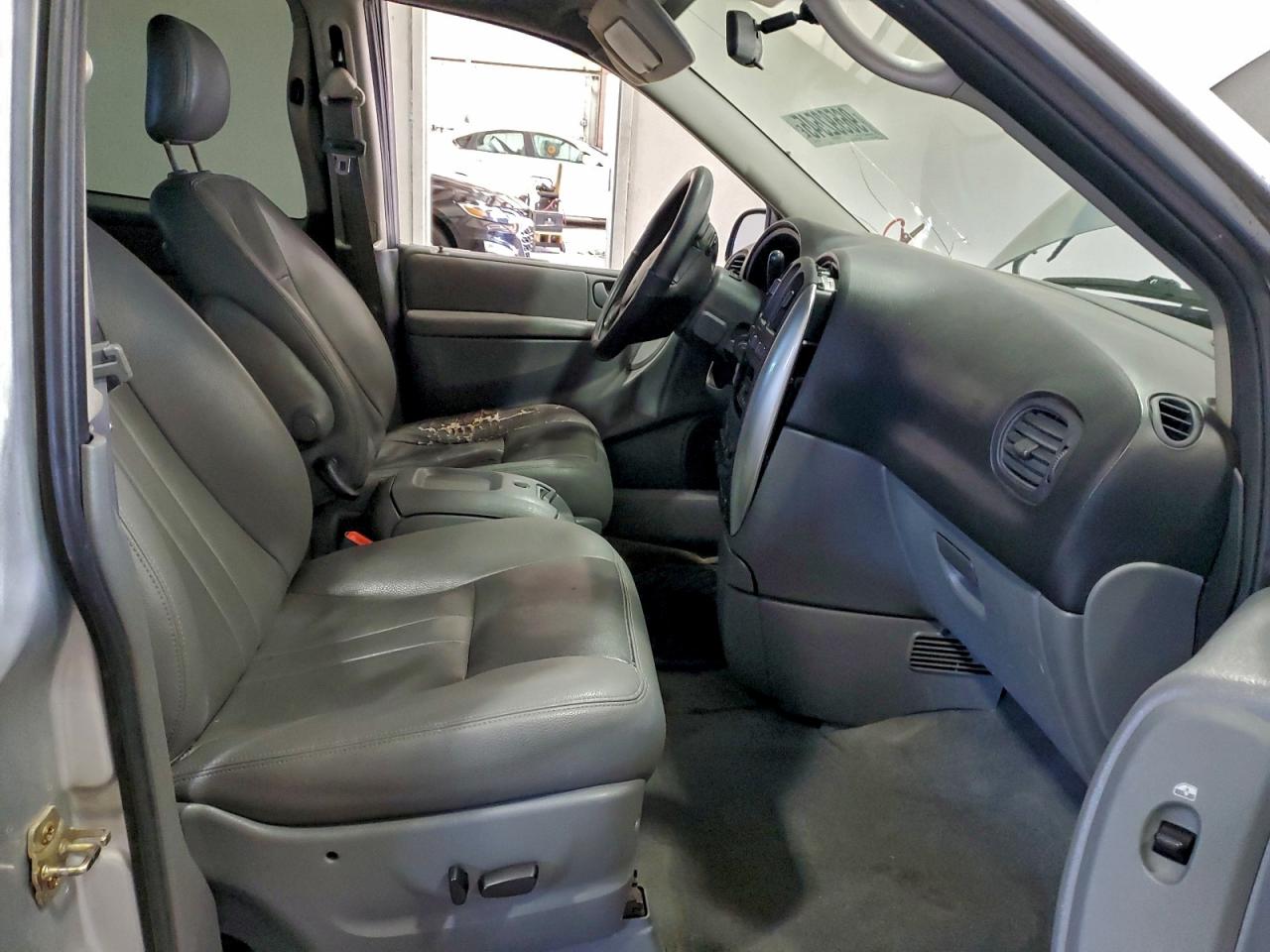 2005 CHRYSLER TOWN & COUNTRY TOURING photo 7