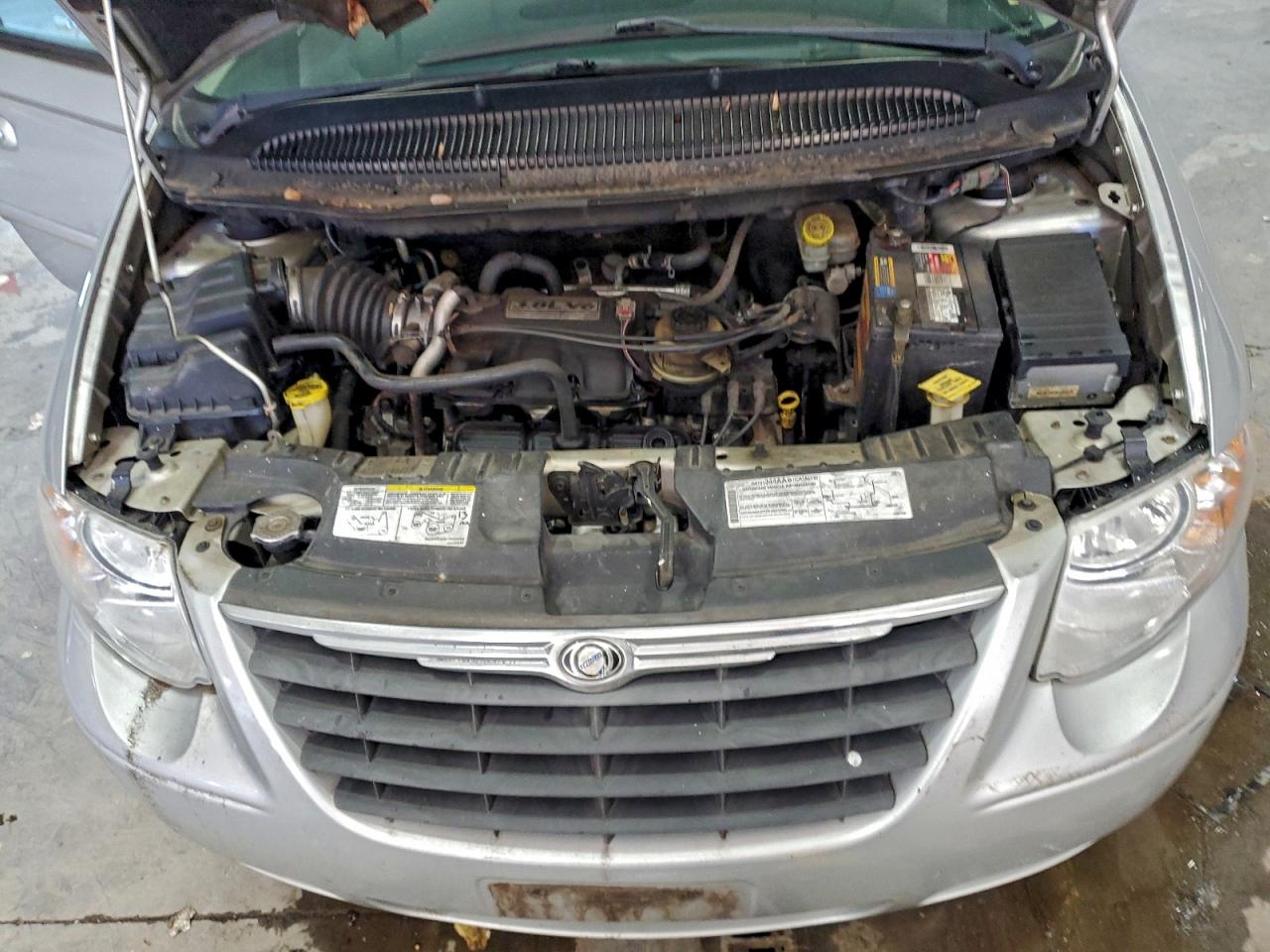 2005 CHRYSLER TOWN & COUNTRY TOURING photo 12