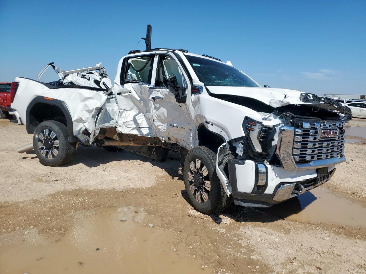 2025 GMC SIERRA K2500 DENALI photo 4