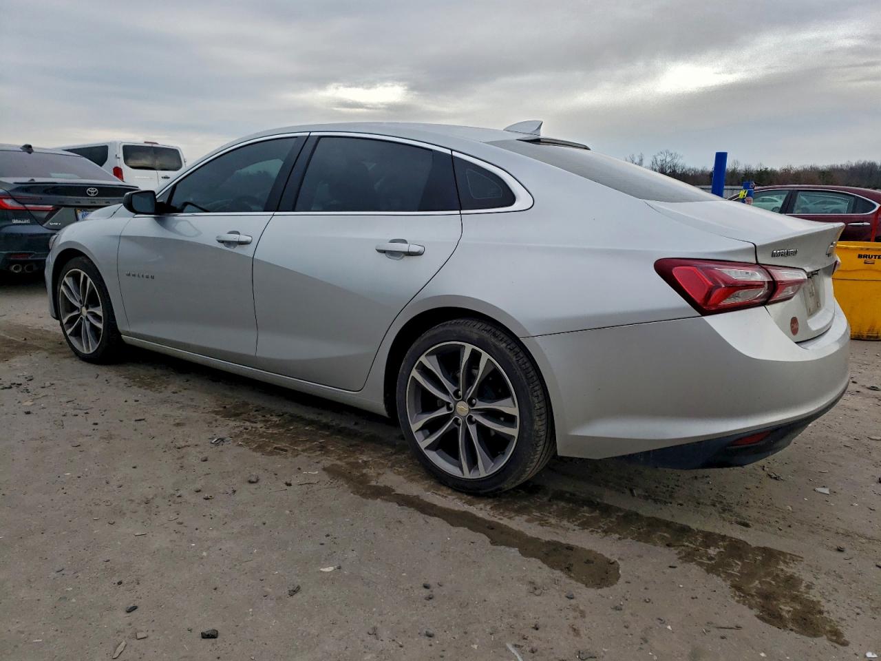 2021 CHEVROLET MALIBU LT photo 2