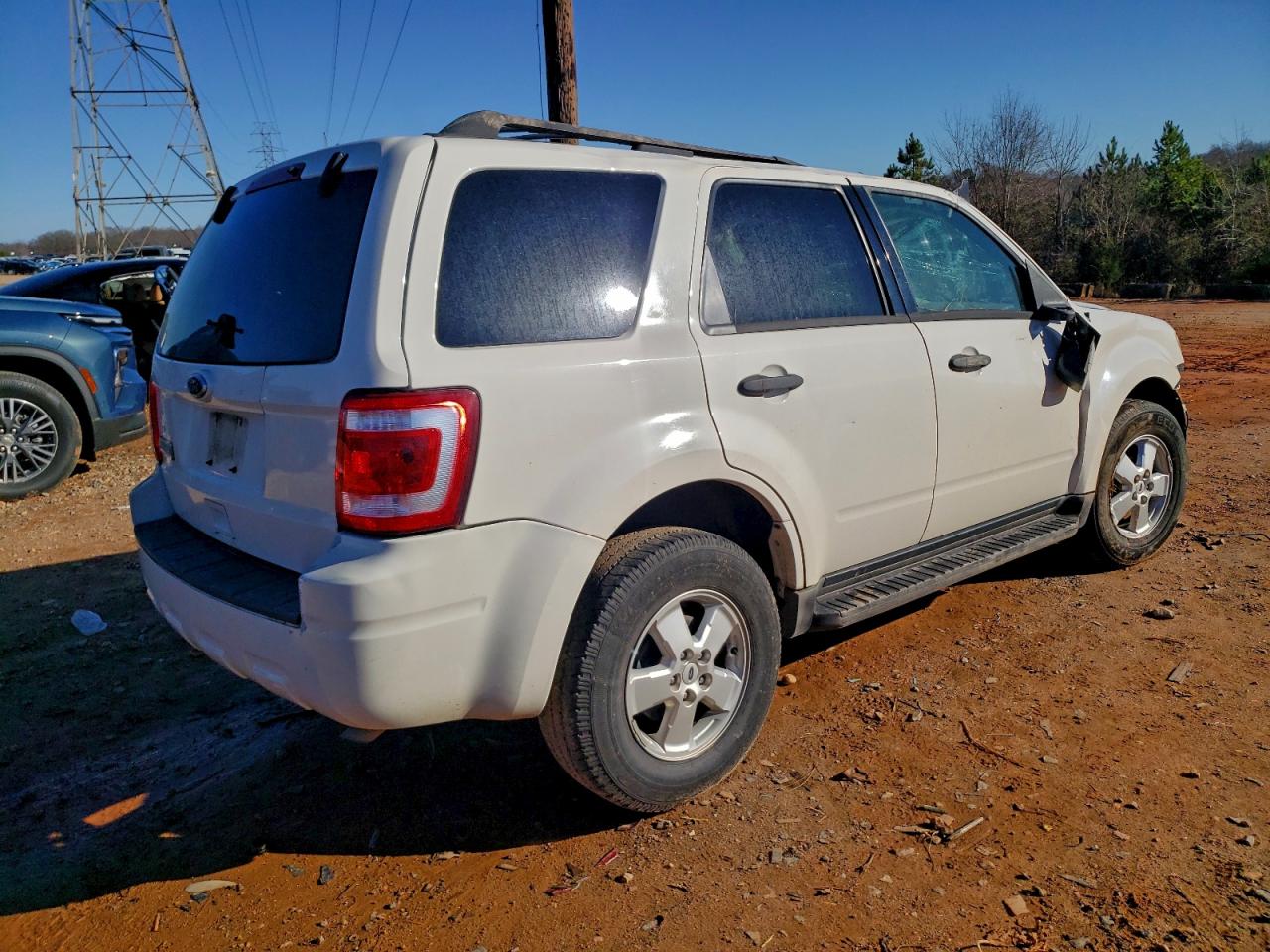 2010 FORD ESCAPE XLT photo 3