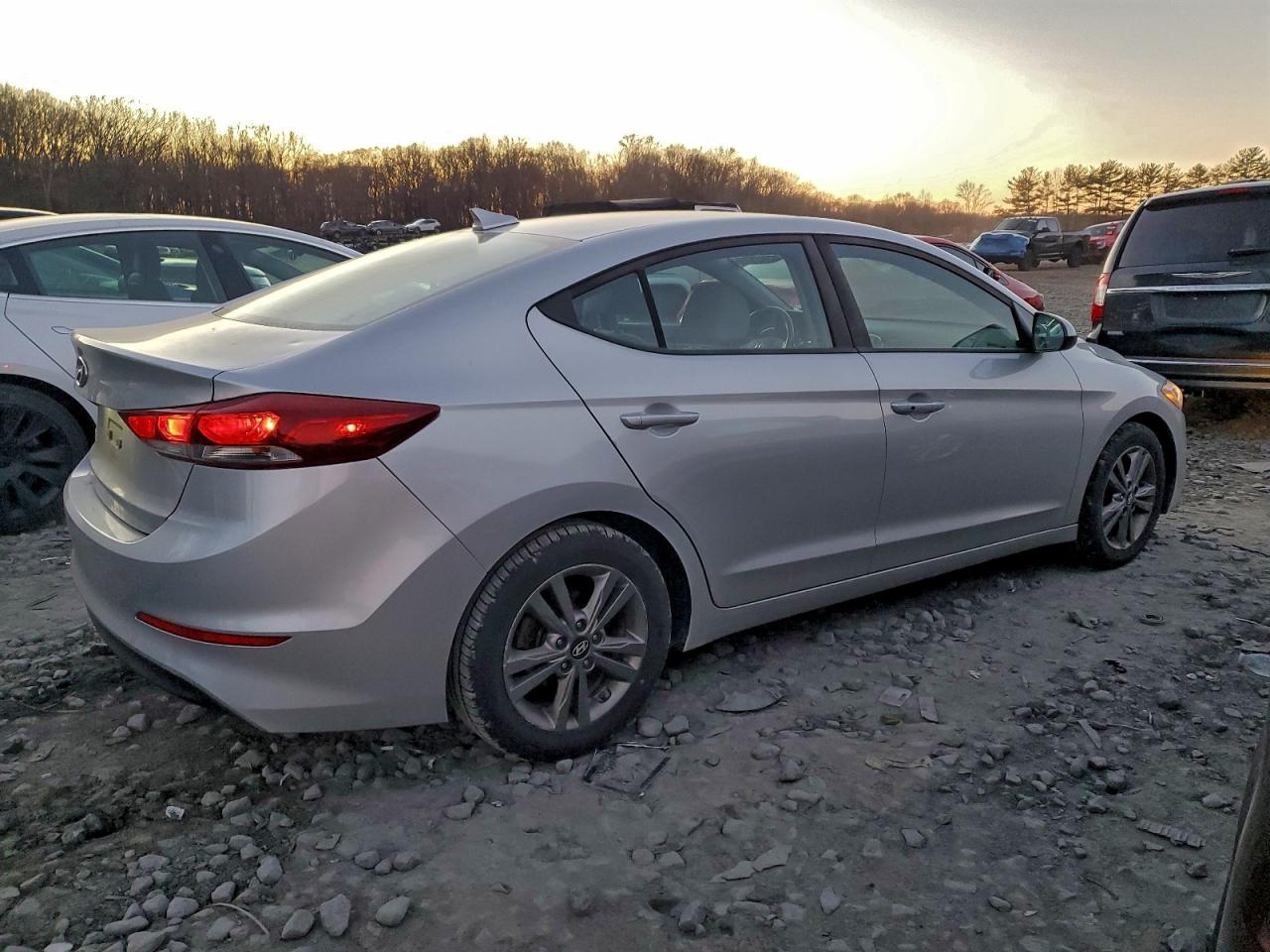 2018 HYUNDAI ELANTRA SEL photo 3