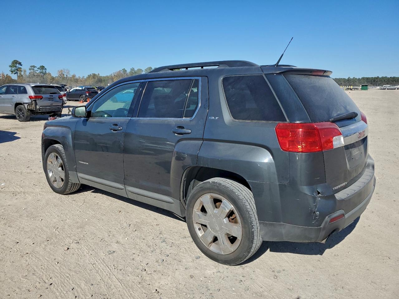2011 GMC TERRAIN SLT photo 2