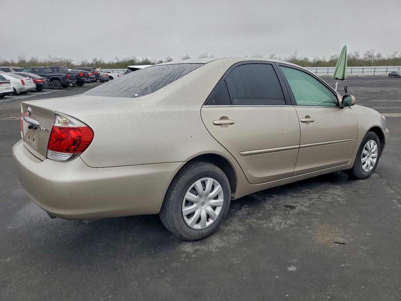 2005 TOYOTA CAMRY LE photo 3