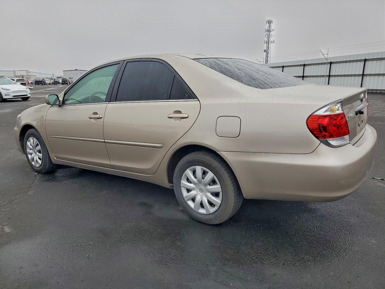 2005 TOYOTA CAMRY LE photo 2
