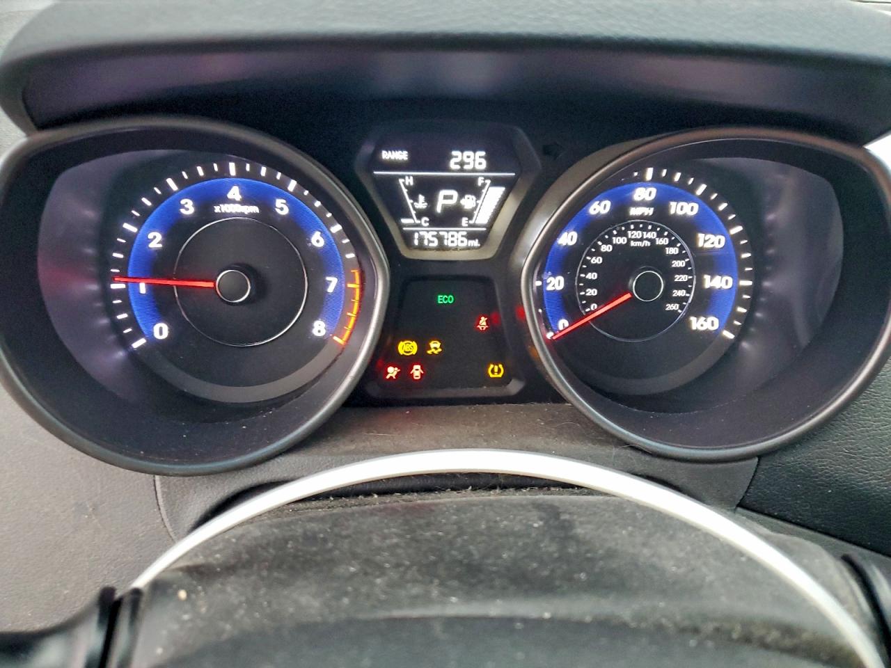 2016 HYUNDAI ELANTRA SE photo 9